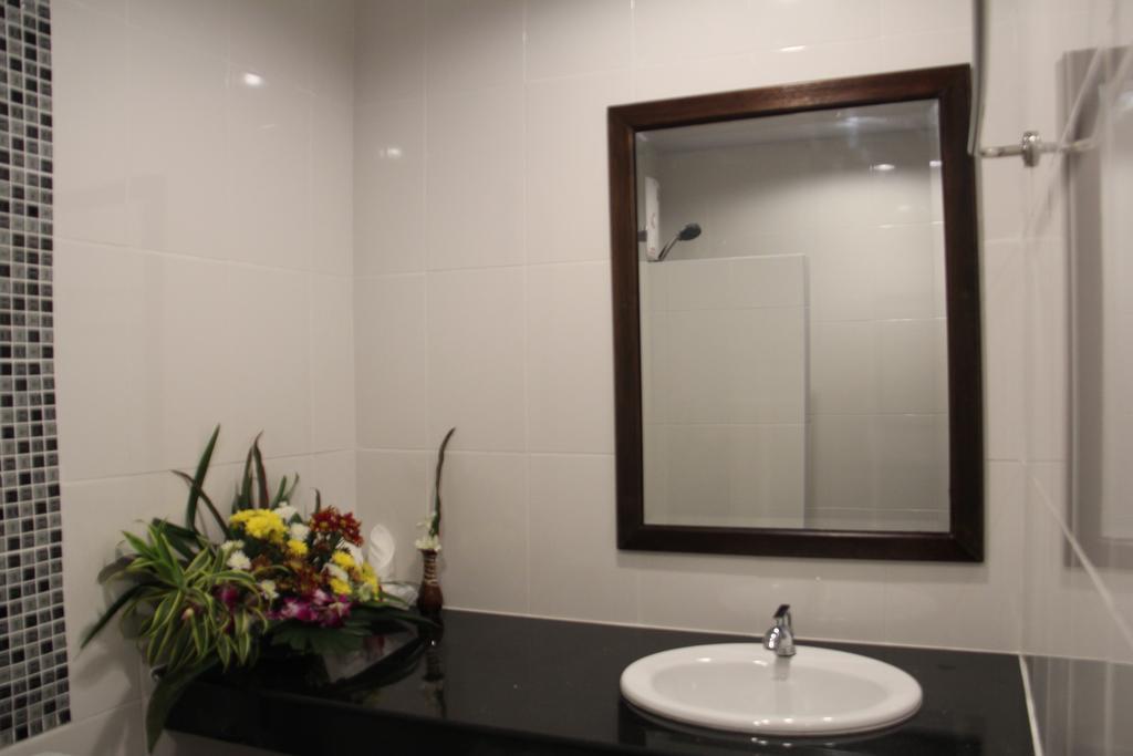 The Seashore Kamala Service Apartment Room photo